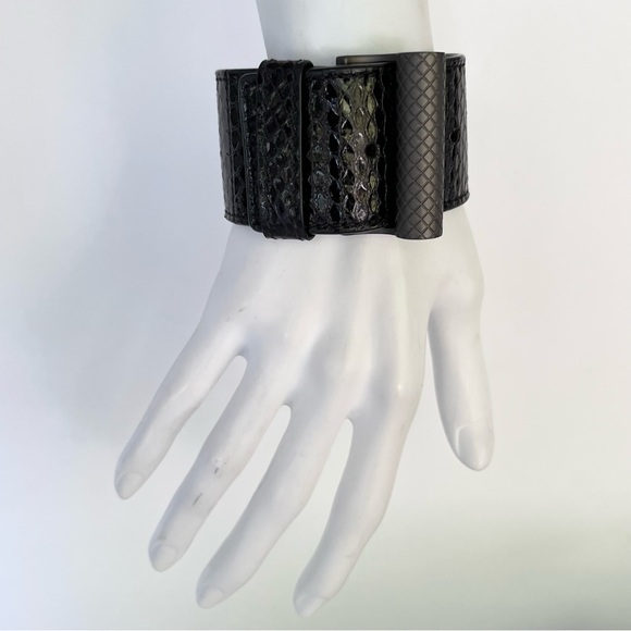 Bottega Veneta Leather Bracelet W/ Buckle Wide‎ Black Metal Intrecciato Buckle S - Picture 1 of 8